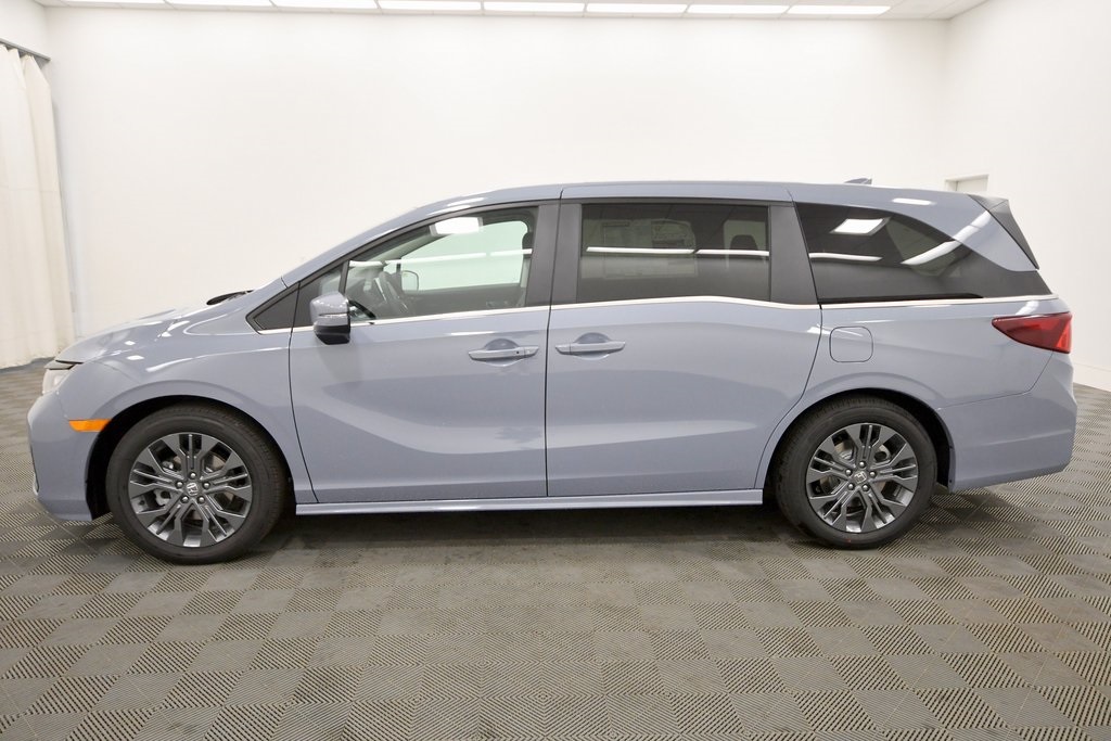 2026 Honda Odyssey Touring photo 3