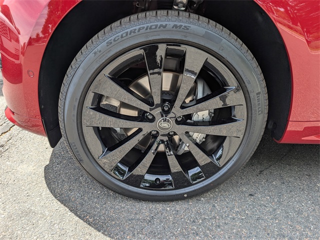 2025 Land Rover Range Rover Sport SE photo 3