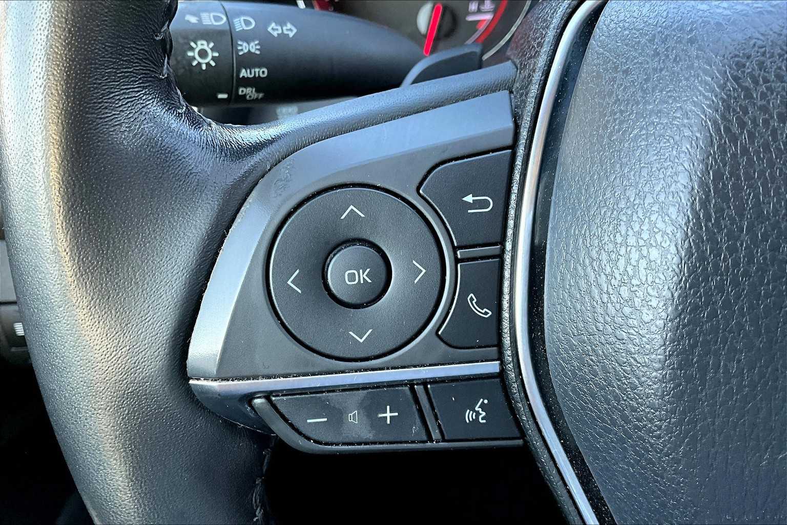 2019 Toyota Camry XLE V6 photo 20