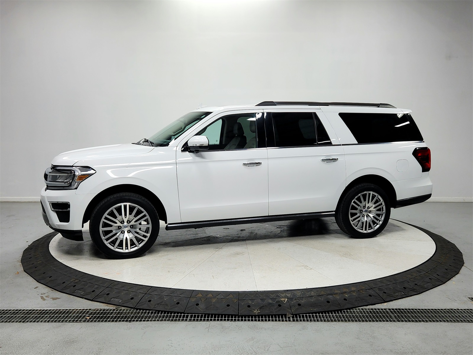 2023 Ford Expedition MAX Limited photo 3