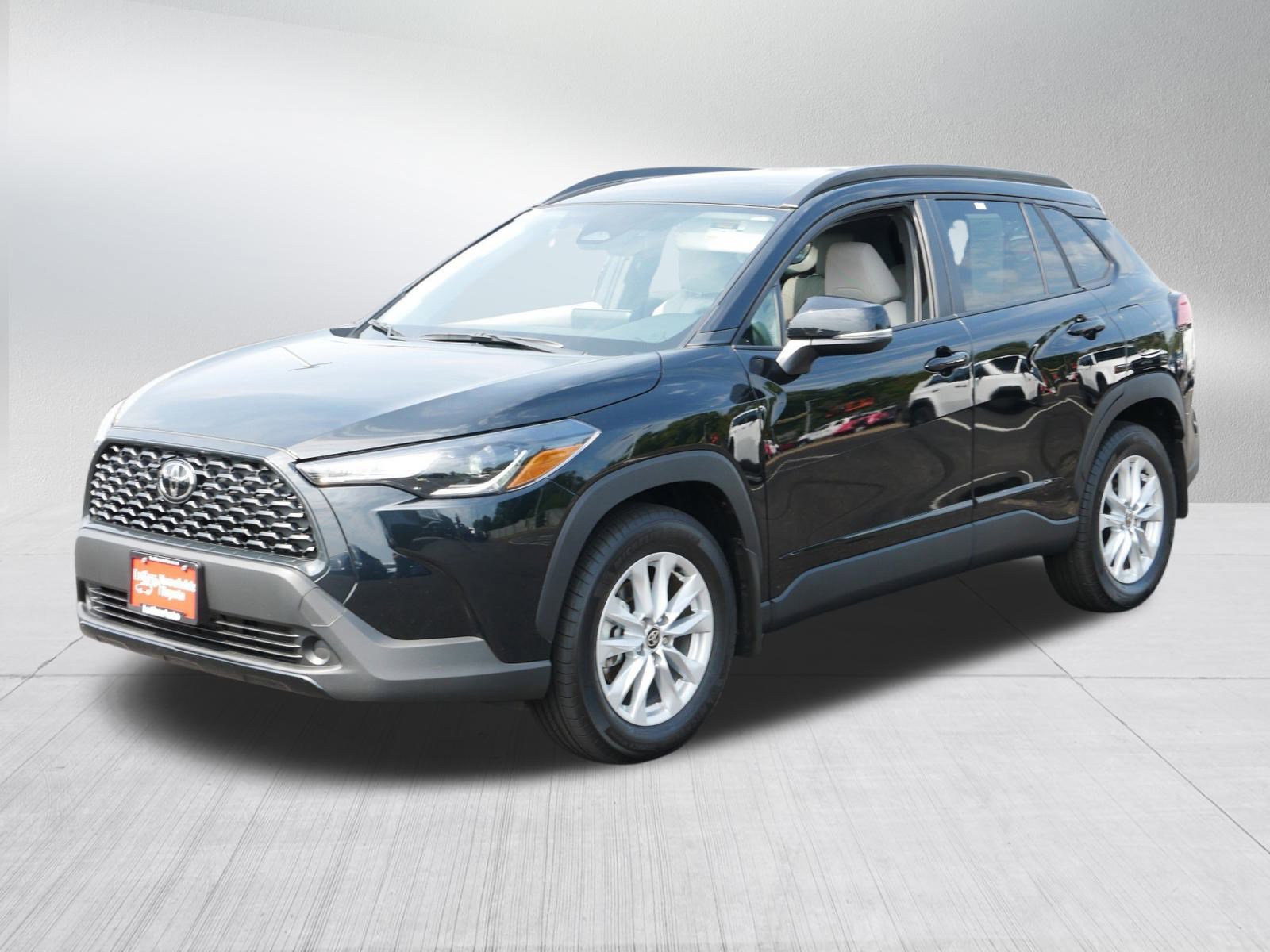 2025 Toyota Corolla Cross LE photo 2
