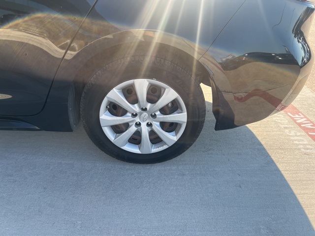2020 Toyota Corolla LE photo 19