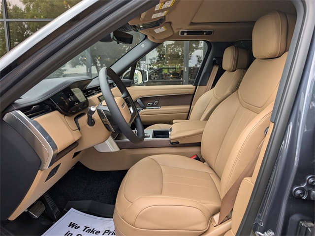 2025 Land Rover Range Rover SE photo 7