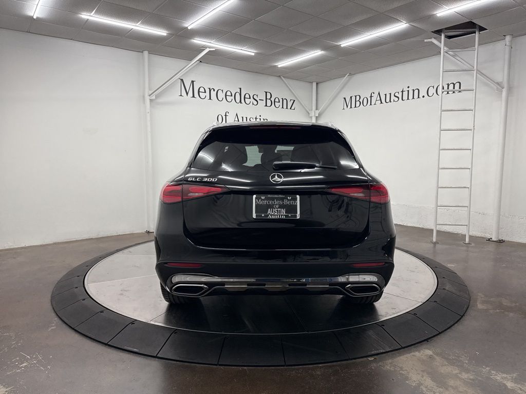 2026 Mercedes Benz GLC 300 photo 4