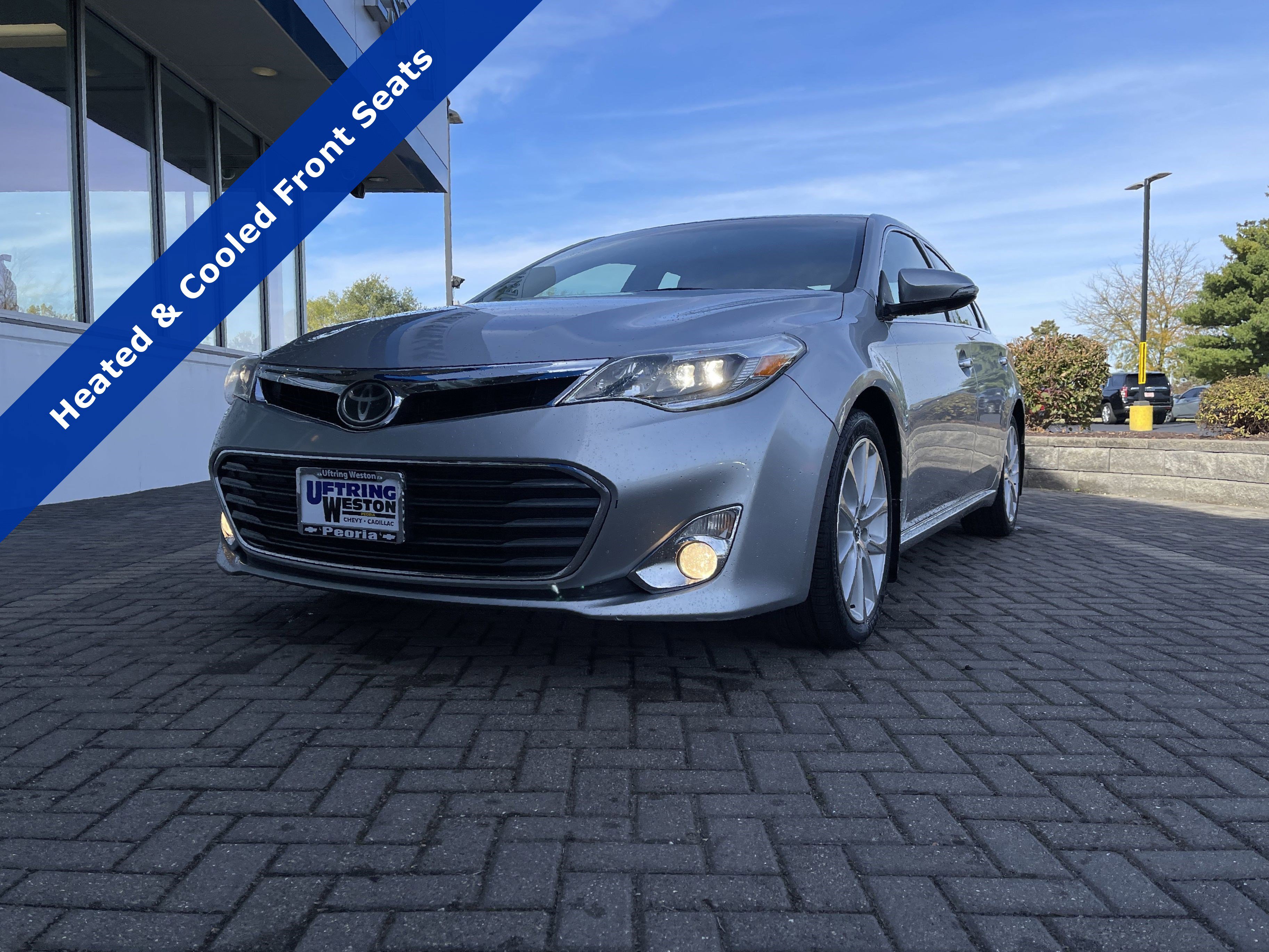 2015 Toyota Avalon Limited's photo