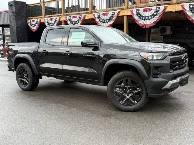 2025 Chevrolet Colorado Trail Boss photo 2