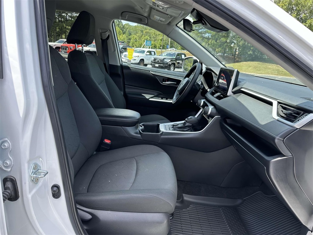 2024 Toyota RAV4 Hybrid XLE photo 10
