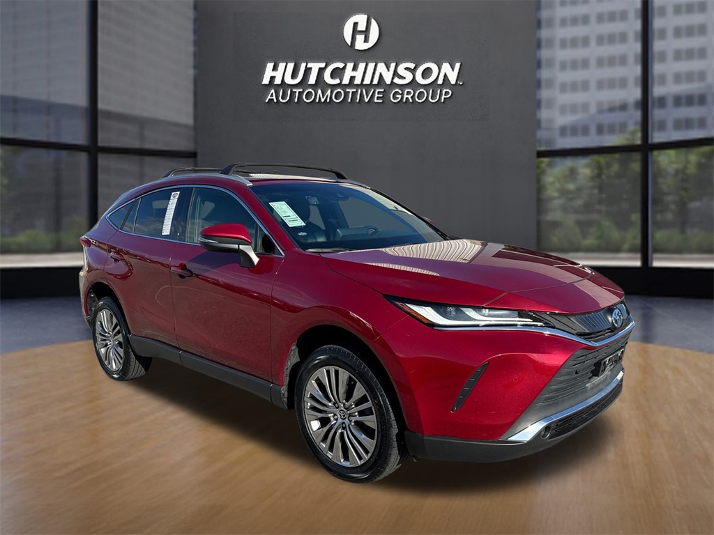 2022 Toyota Venza XLE's photo