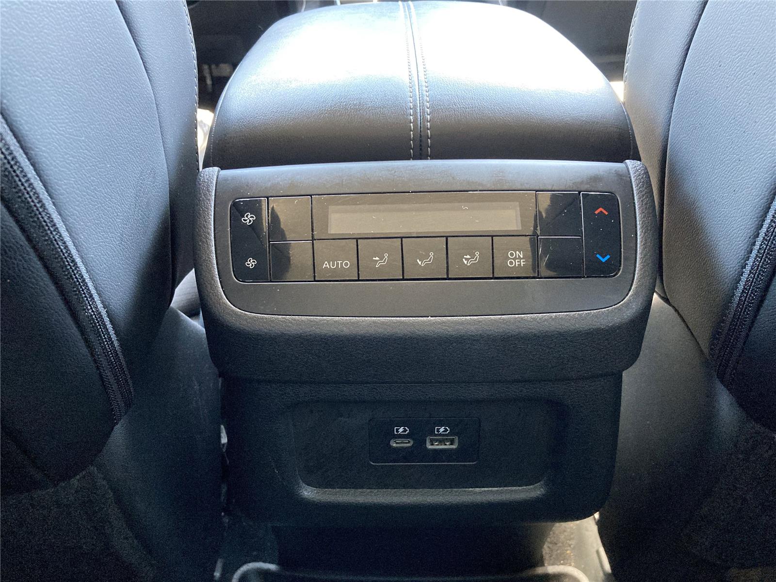 2023 Nissan Pathfinder SL photo 16