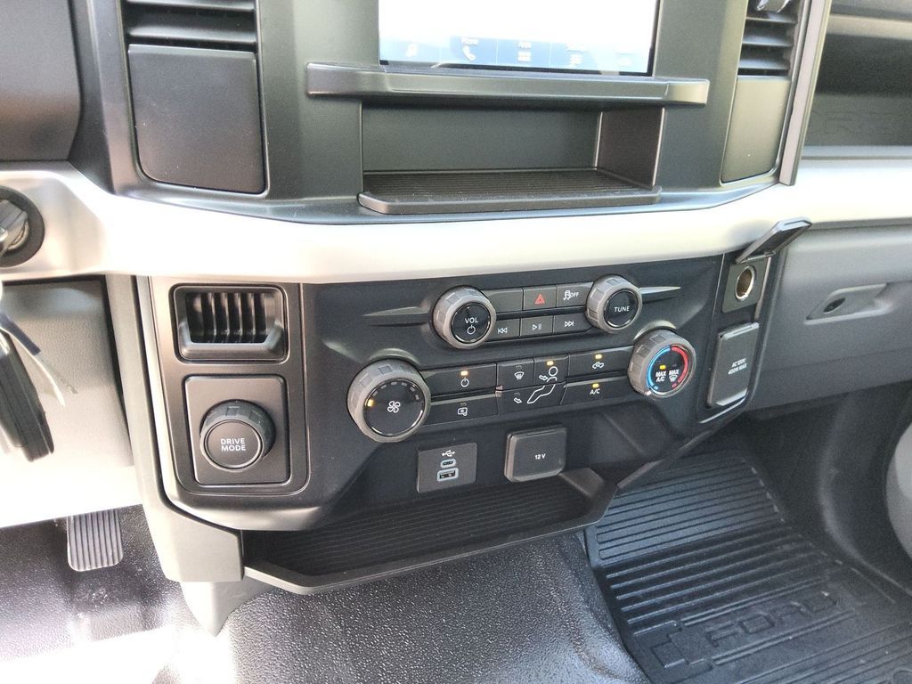 2025 Ford F-550 photo 11