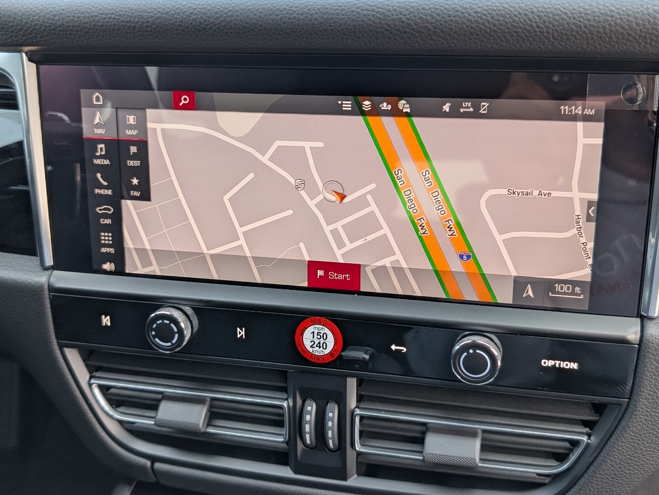 2025 Porsche Macan T photo 13