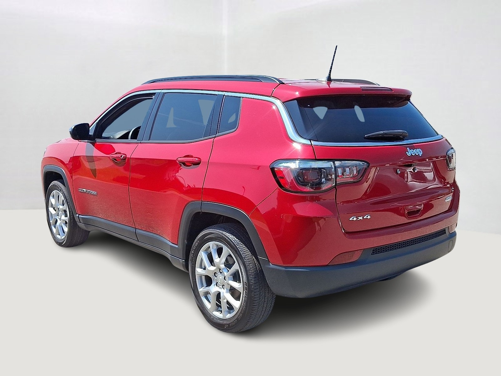 2023 Jeep Compass Latitude Lux photo 6