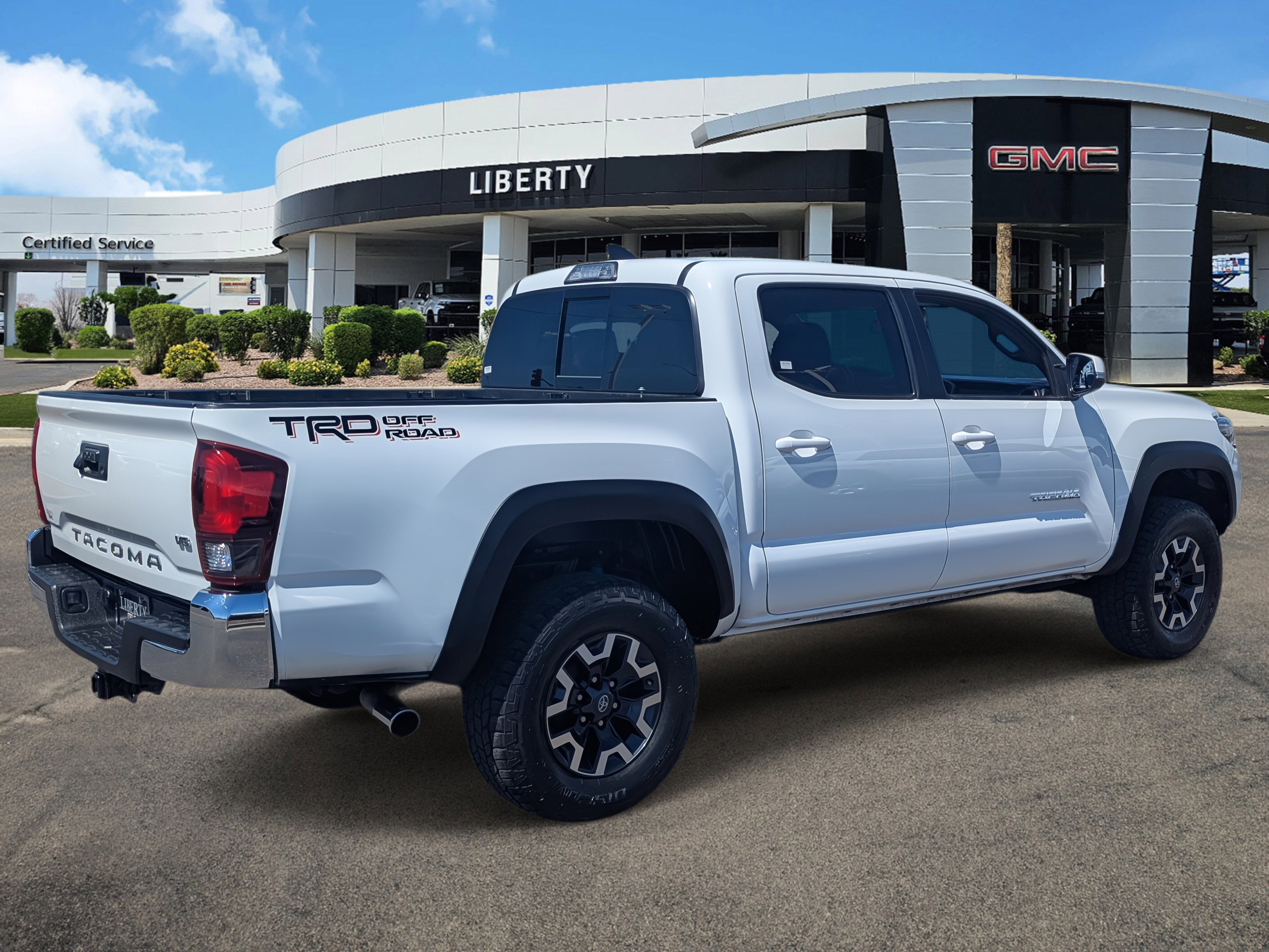 2019 Toyota Tacoma TRD Off-Road photo 2