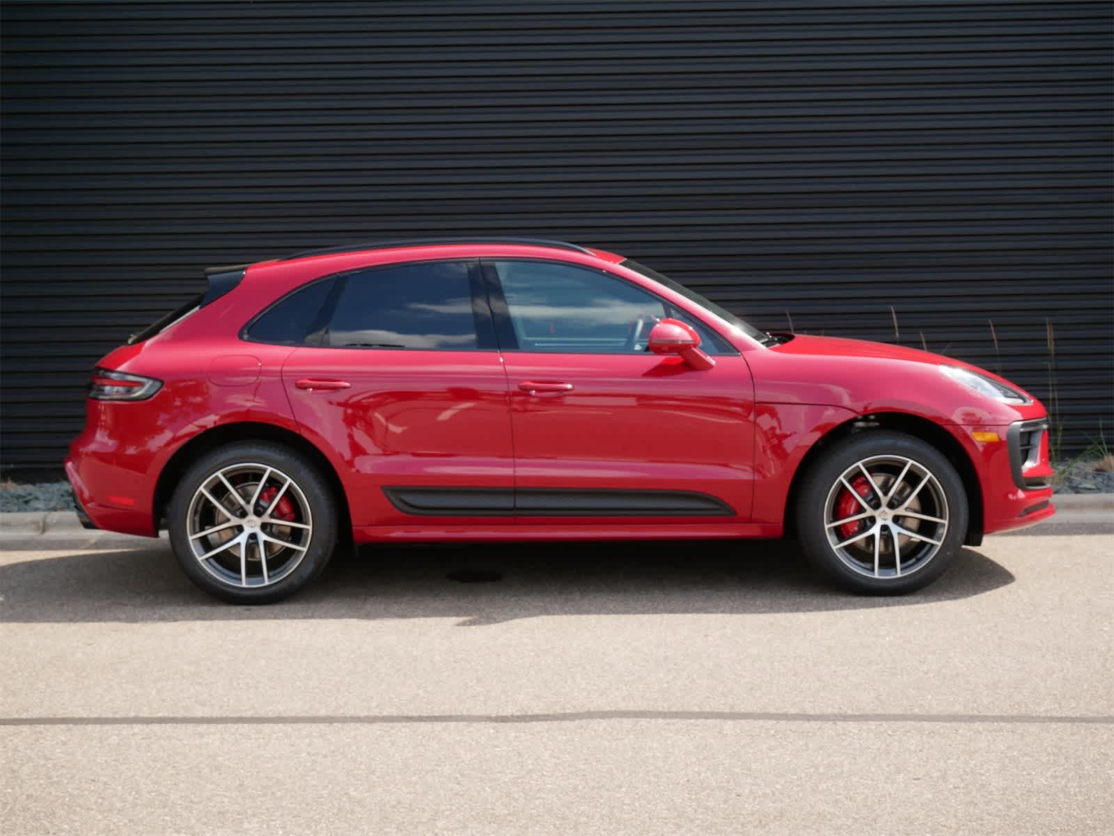 2025 Porsche Macan S photo 22