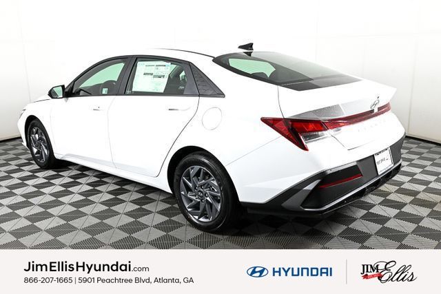 2025 Hyundai Elantra SEL Sport photo 4