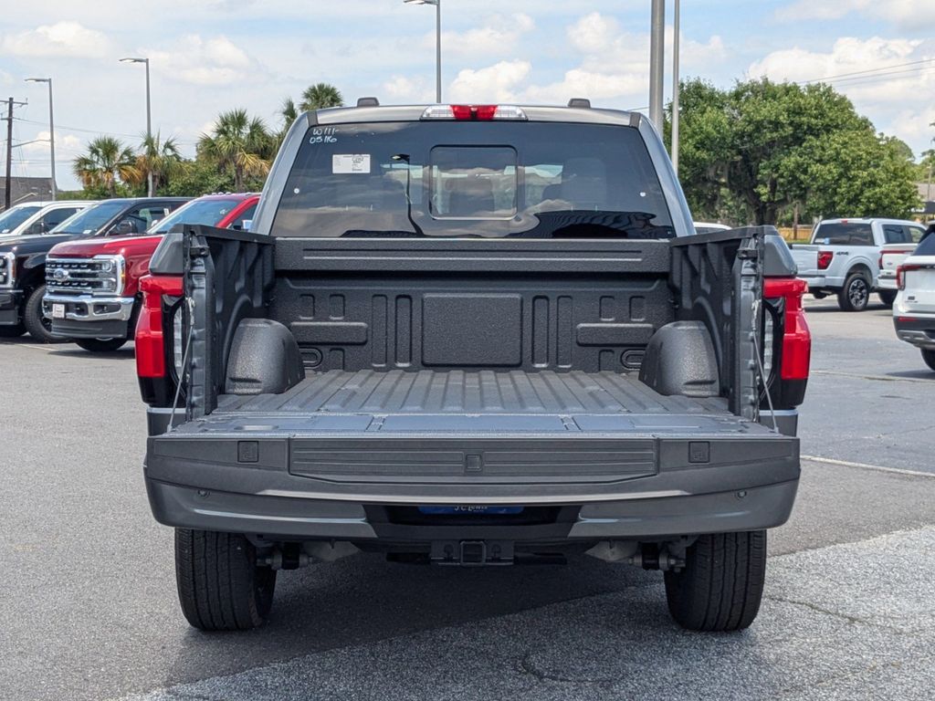 2025 Ford F-150 Lightning Platinum photo 13