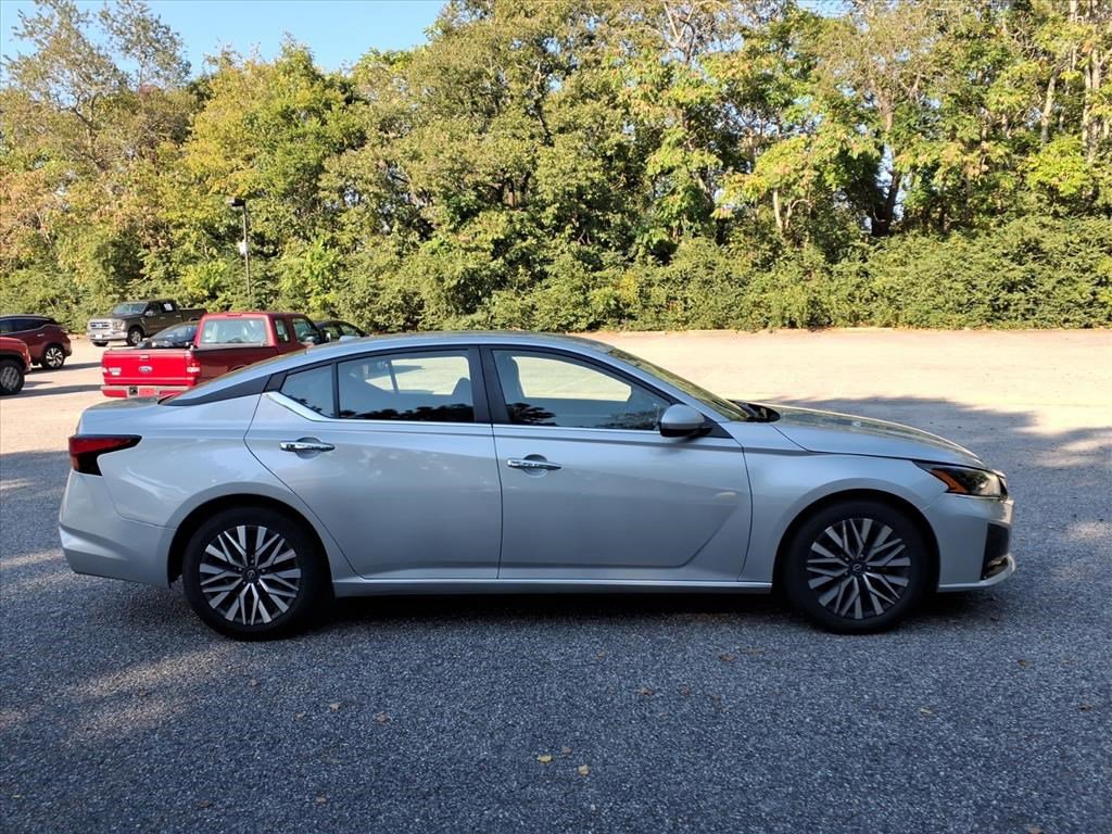 2023 Nissan Altima 2.5 SV photo 6