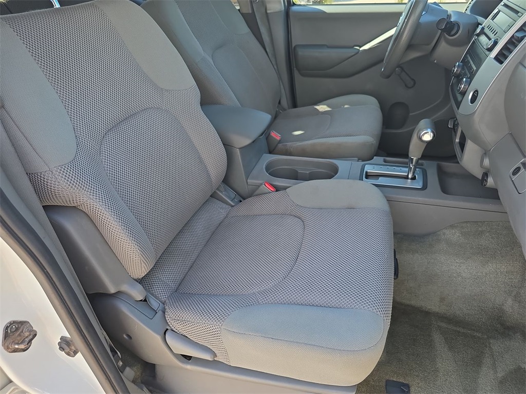2014 Nissan Frontier S photo 27