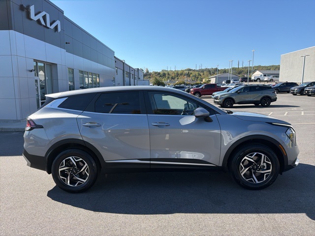 2023 Kia Sportage LX photo 2