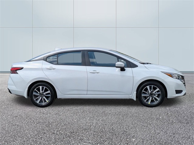 2025 Nissan Versa SV photo 4
