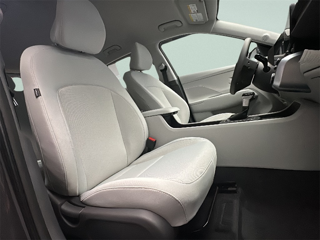 2026 Hyundai Kona SE photo 9