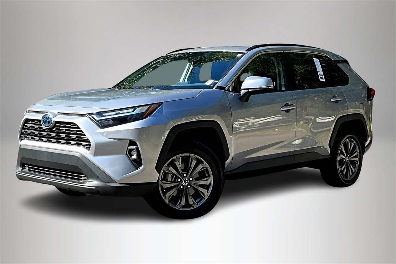 2022 Toyota RAV4 XLE Premium's photo