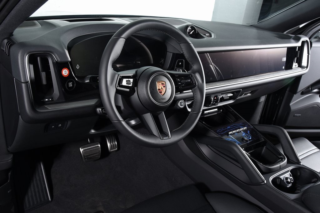 2025 Porsche Cayenne Coupe S photo 3