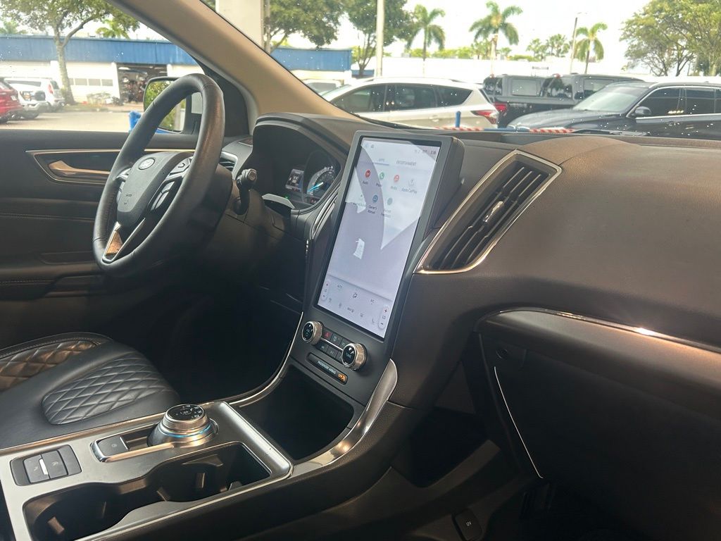 2024 Ford Edge Titanium photo 19