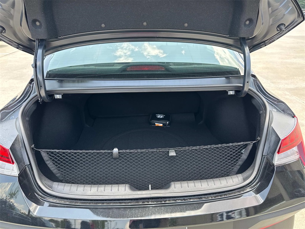 2025 Hyundai Elantra Hybrid photo 5