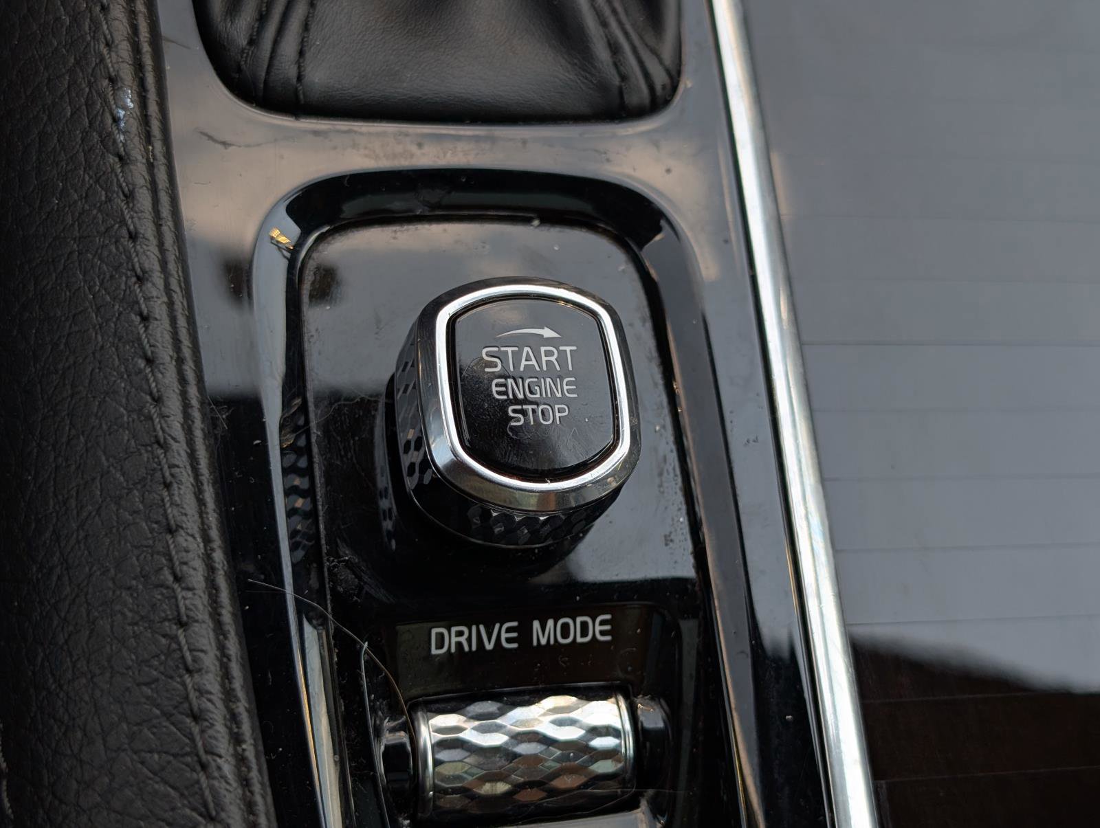 2019 Volvo XC90 T6 Momentum photo 5
