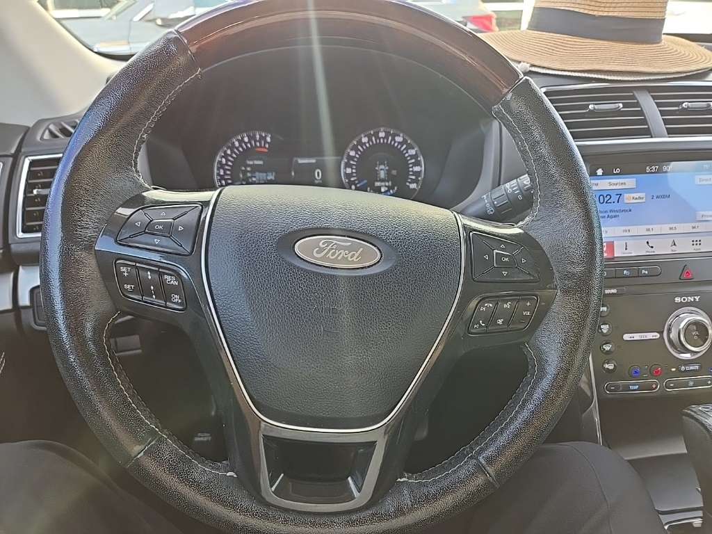 2019 Ford Explorer Platinum photo 11