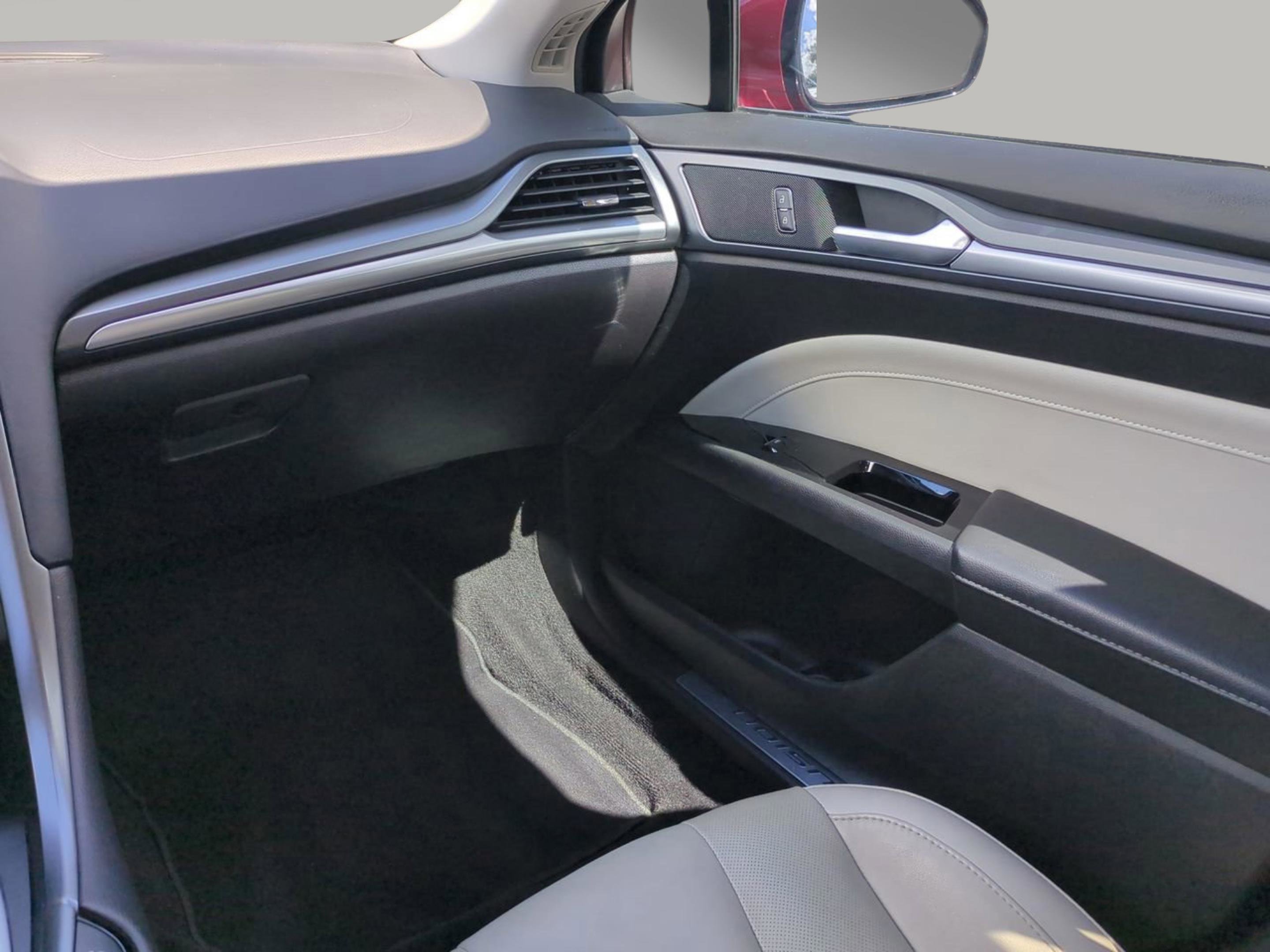 2016 Ford Fusion Titanium photo 18