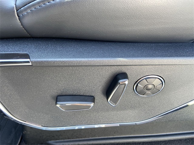 2025 Ford F-150 Platinum photo 3