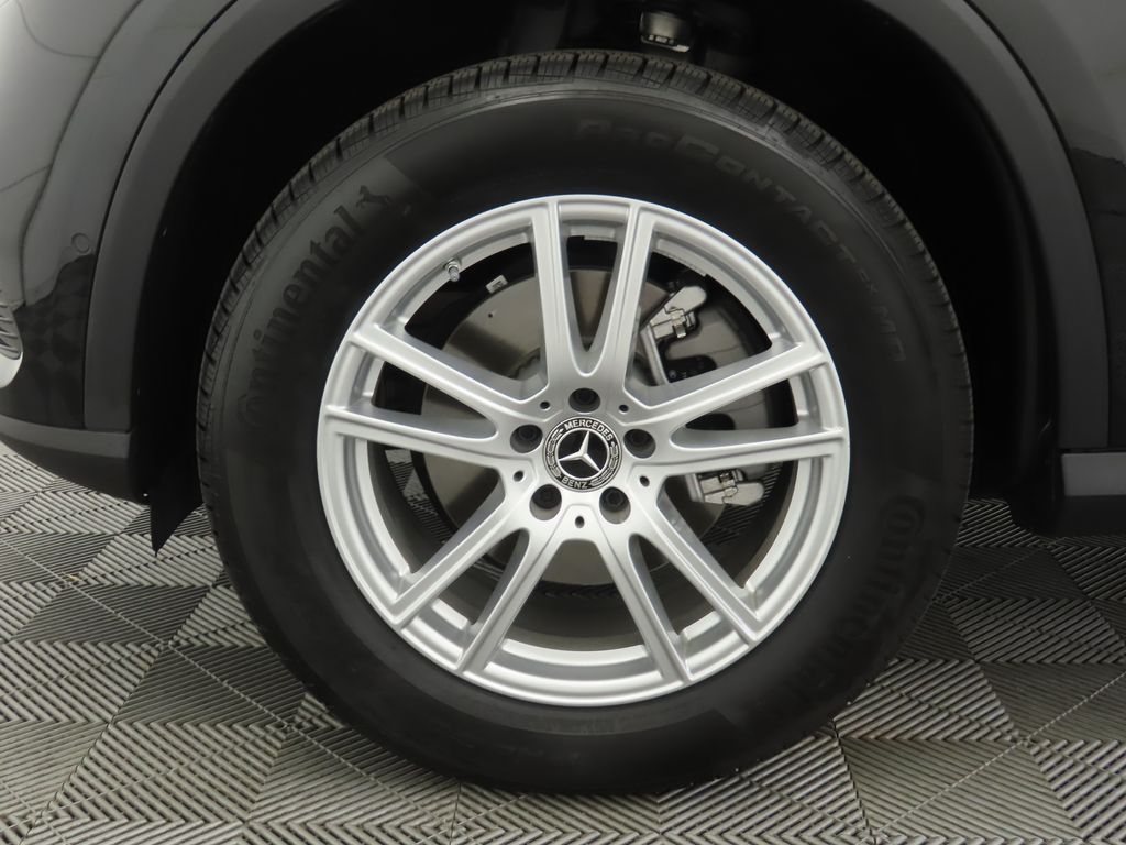 2025 Mercedes Benz GLC 300 photo 28