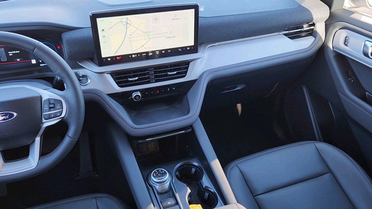 2025 Ford Explorer photo 8