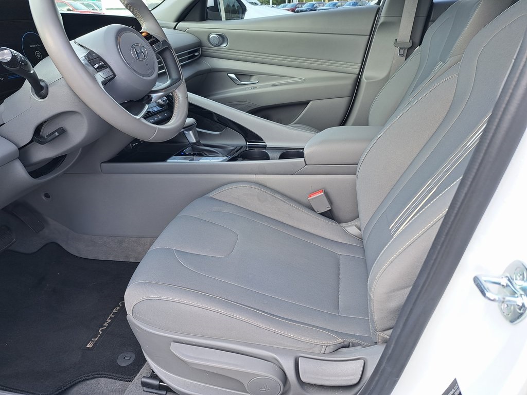 2023 Hyundai Elantra SEL Convenience photo 8