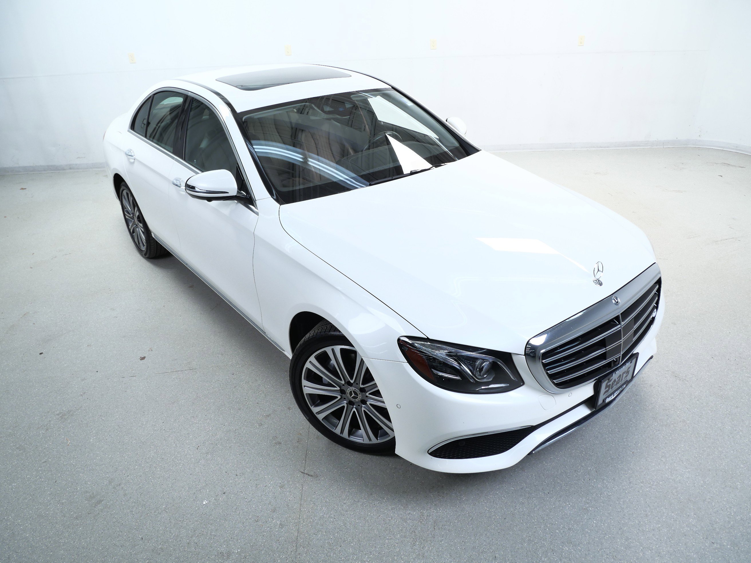 2019 Mercedes Benz E 300 4MATIC photo 3