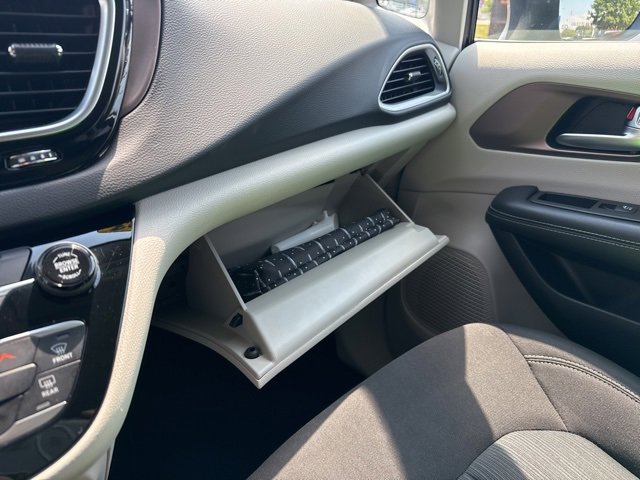 2023 Chrysler Voyager LX photo 30
