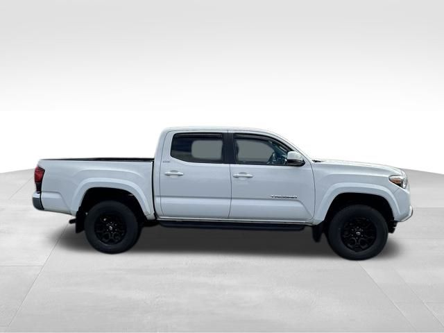 2022 Toyota Tacoma SR5 photo 7