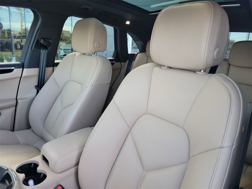 2024 Porsche Macan T photo 23