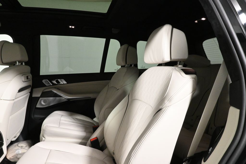 2026 Bmw X7 M60i photo 4