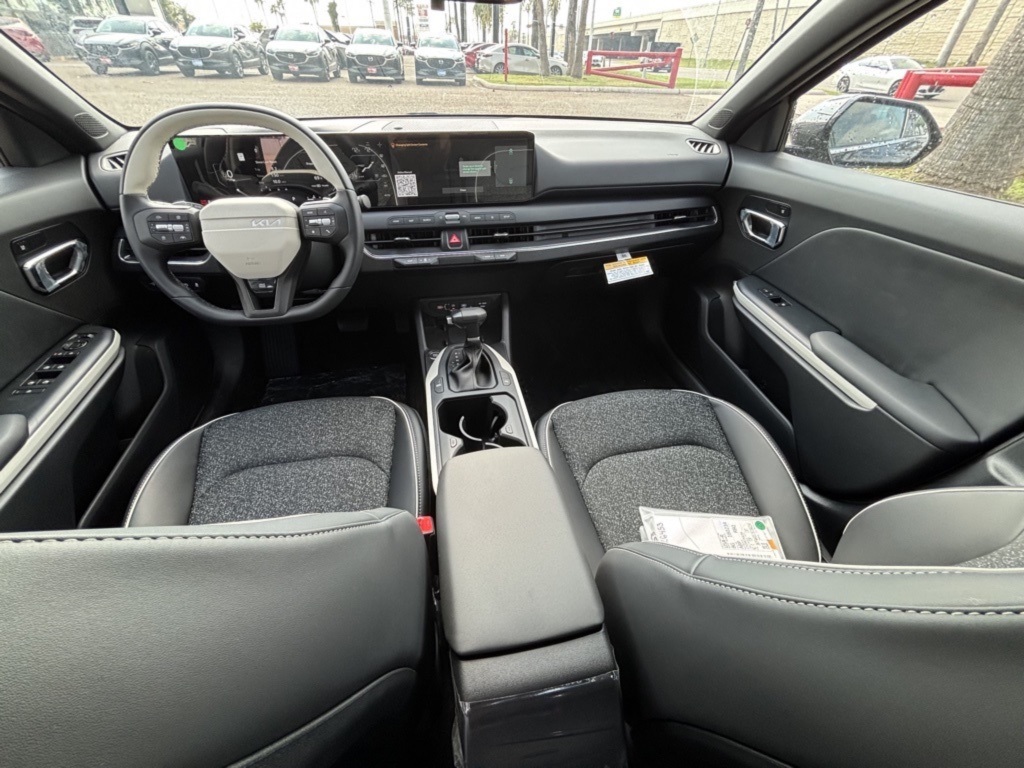 2025 Kia K4 GT-Line photo 8