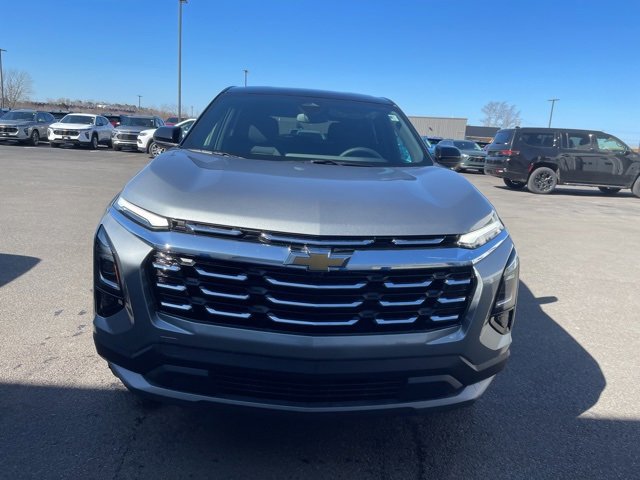 2025 Chevrolet Equinox LT photo 2