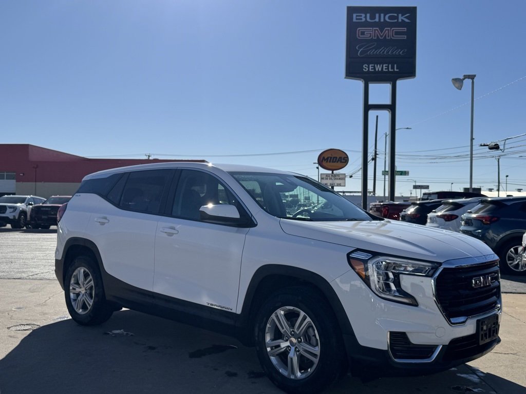 2024 GMC Terrain SLE's photo