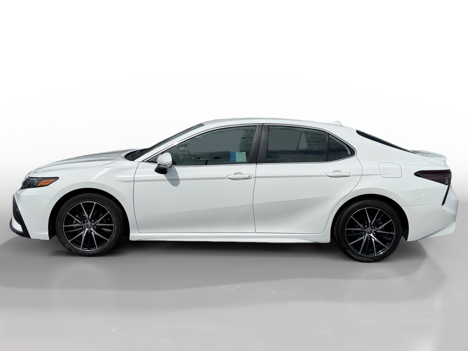 2023 Toyota Camry SE photo 2