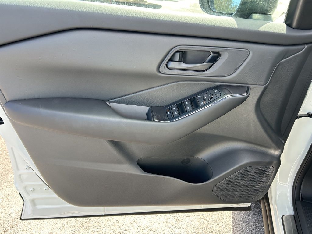 2025 Nissan Rogue S photo 11