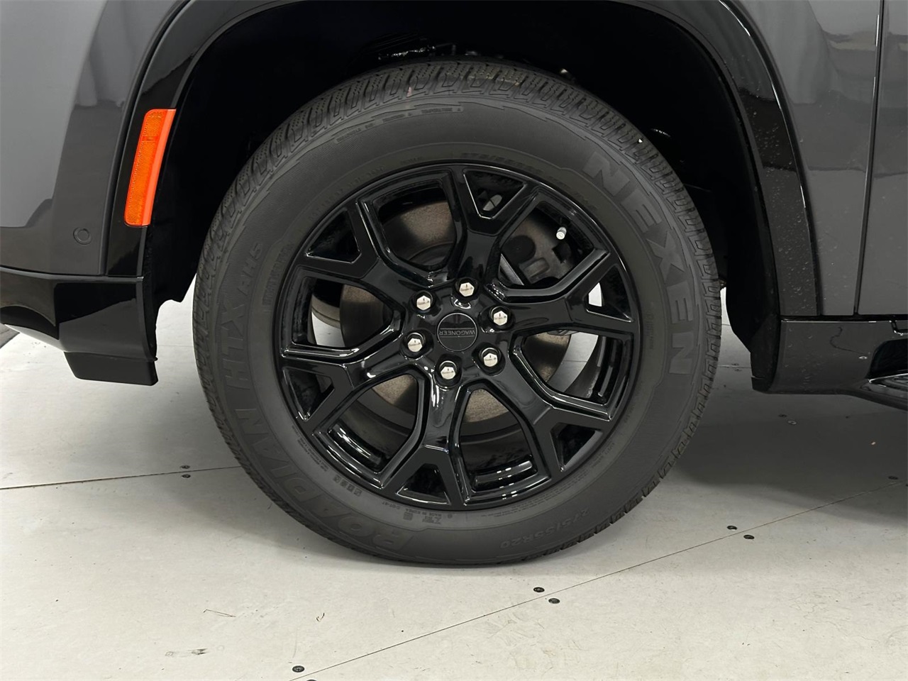 2025 Jeep Wagoneer Series II Carbide photo 36