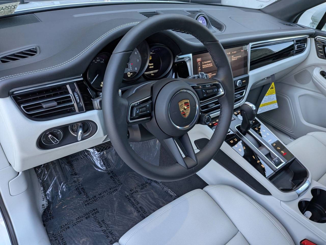 2025 Porsche Macan S photo 3