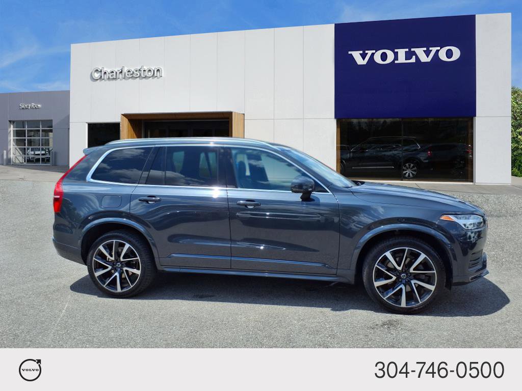 2022 Volvo XC90 Momentum photo 2