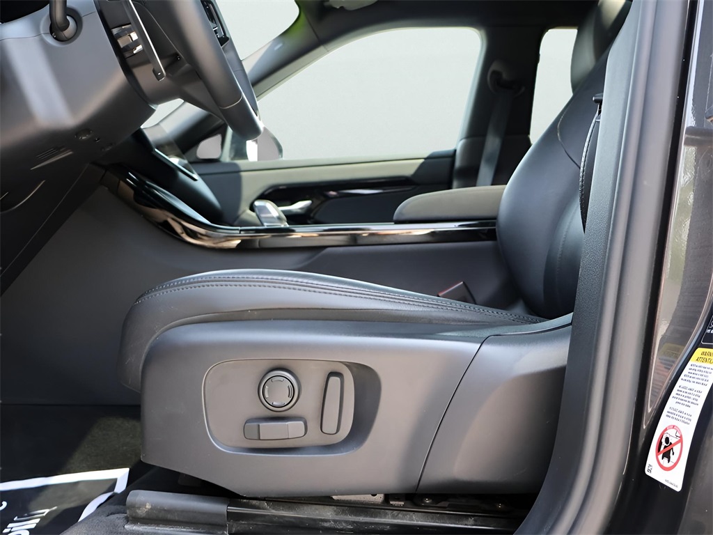 2024 Land Rover Range Rover Evoque Dynamic SE photo 28